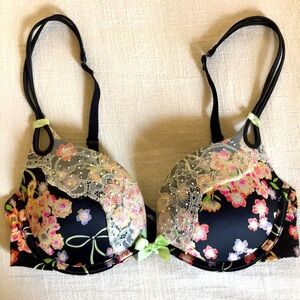 Victoria’s Secret plunge padded bra size 32C